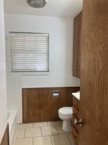 9917 Essex Avenue, The Village, OK 73120