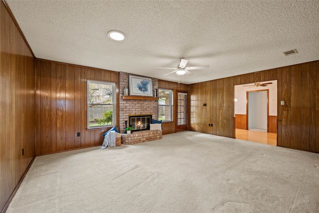 5704 Trail Crest Drive, Arlington, TX 76017