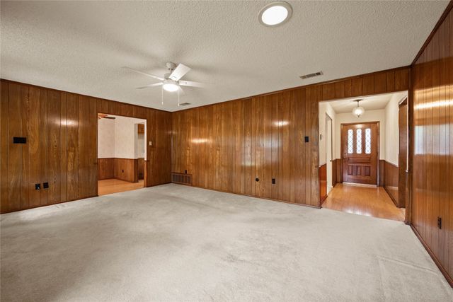 5704 Trail Crest Drive, Arlington, TX 76017