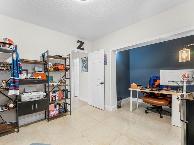 951 SW 124th Ct, Miami, FL 33184