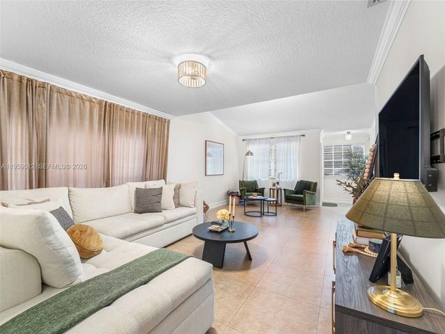 951 SW 124th Ct, Miami, FL 33184