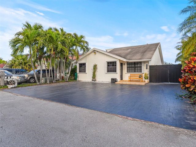 951 SW 124th Ct, Miami, FL 33184