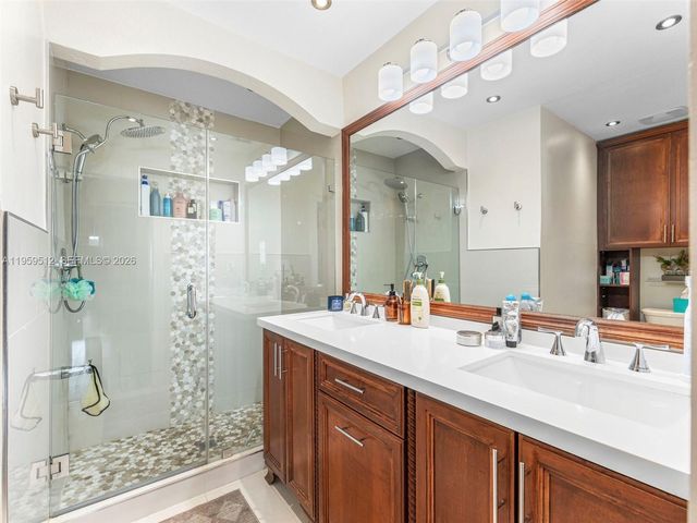 951 SW 124th Ct, Miami, FL 33184