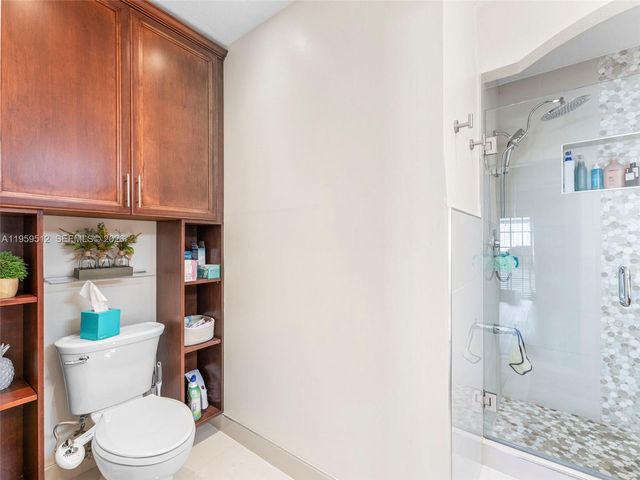 951 SW 124th Ct, Miami, FL 33184