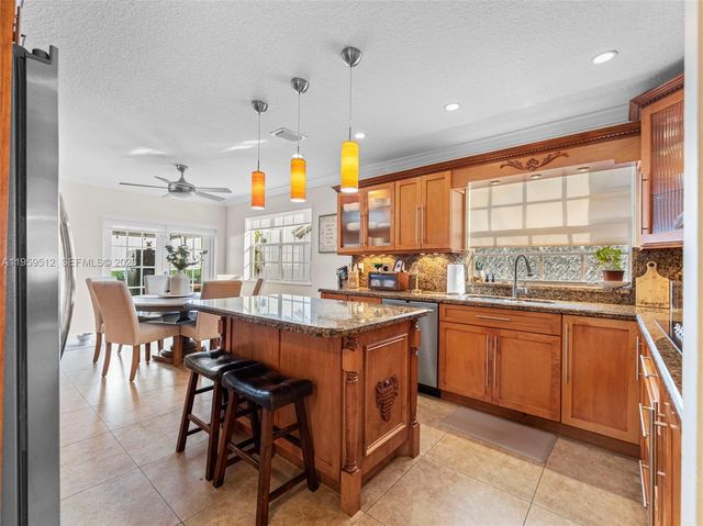 951 SW 124th Ct, Miami, FL 33184