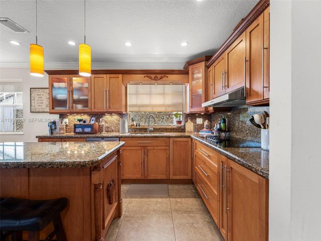 951 SW 124th Ct, Miami, FL 33184