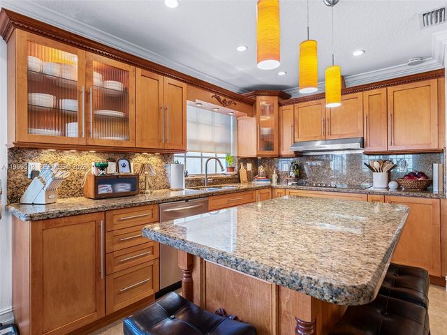 951 SW 124th Ct, Miami, FL 33184