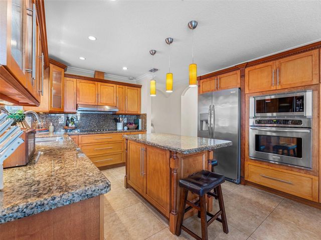 951 SW 124th Ct, Miami, FL 33184