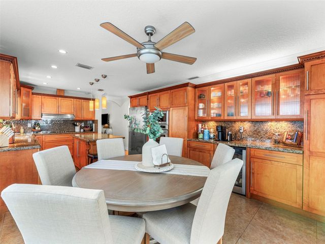 951 SW 124th Ct, Miami, FL 33184