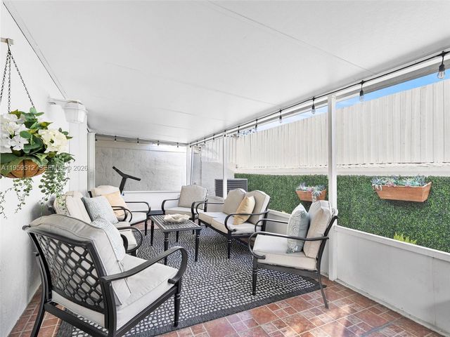 951 SW 124th Ct, Miami, FL 33184