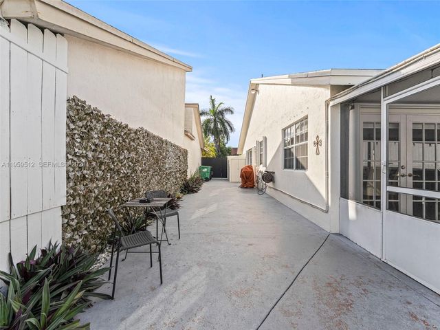 951 SW 124th Ct, Miami, FL 33184