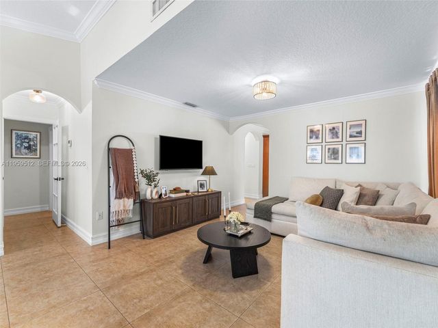 951 SW 124th Ct, Miami, FL 33184