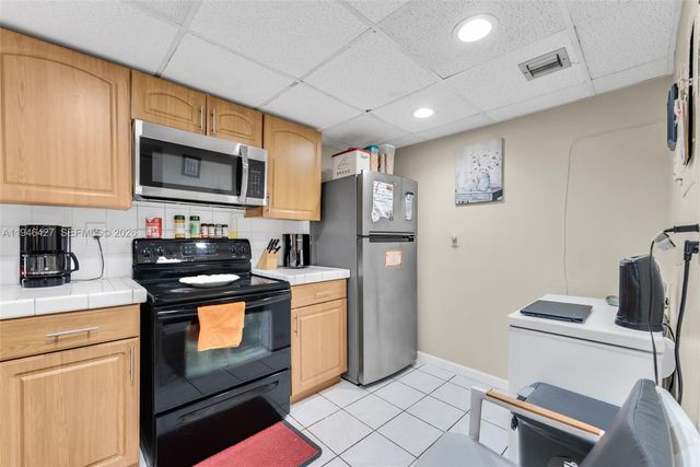 9050 NW 28th St 131, Coral Springs, FL 33065