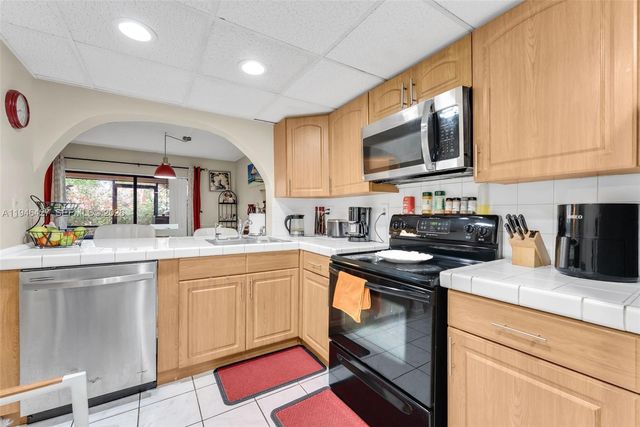 9050 NW 28th St 131, Coral Springs, FL 33065