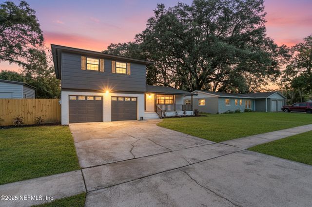 8263 CARAVELLE Drive, Jacksonville, FL 32244