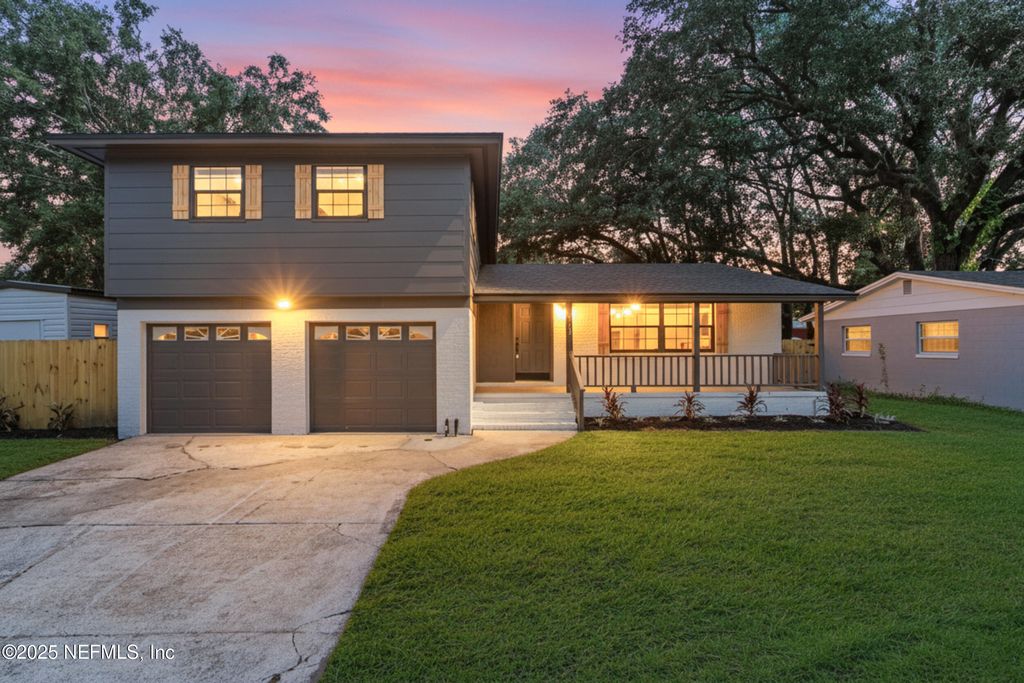 8263 CARAVELLE Drive, Jacksonville, FL 32244