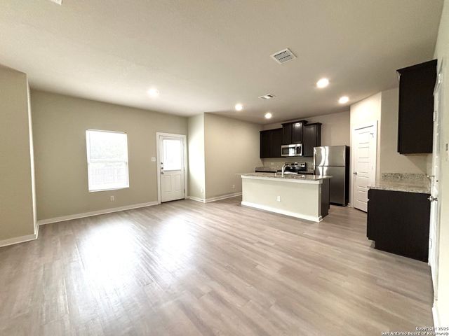 6830 Emerald Valley, San Antonio, TX 78242