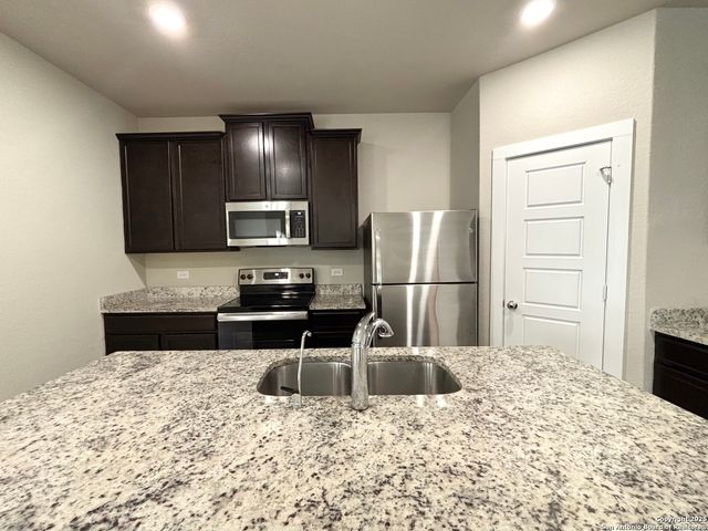 6830 Emerald Valley, San Antonio, TX 78242