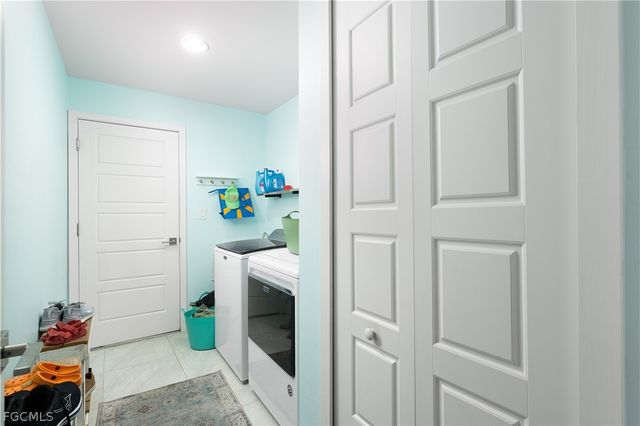 2533 SW 38th TER, Cape Coral, FL 33914