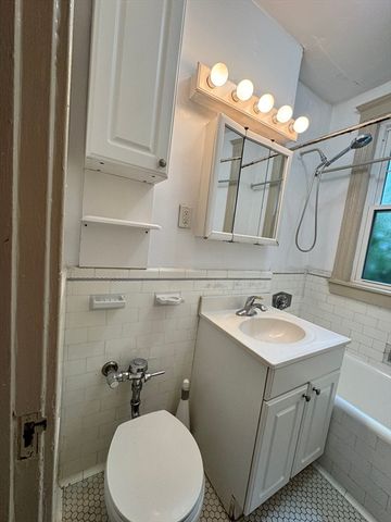 24 Sidlaw Road 8, Boston, MA 02135
