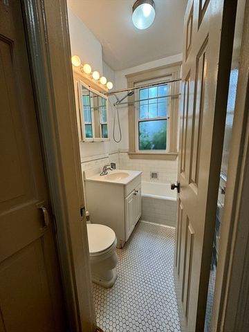 24 Sidlaw Road 8, Boston, MA 02135