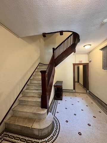 24 Sidlaw Road 8, Boston, MA 02135