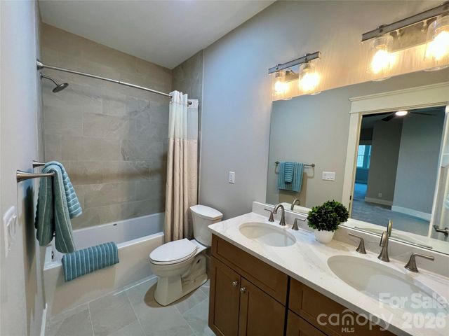 105 Chimney Chase Trail, Hendersonville, NC 28739