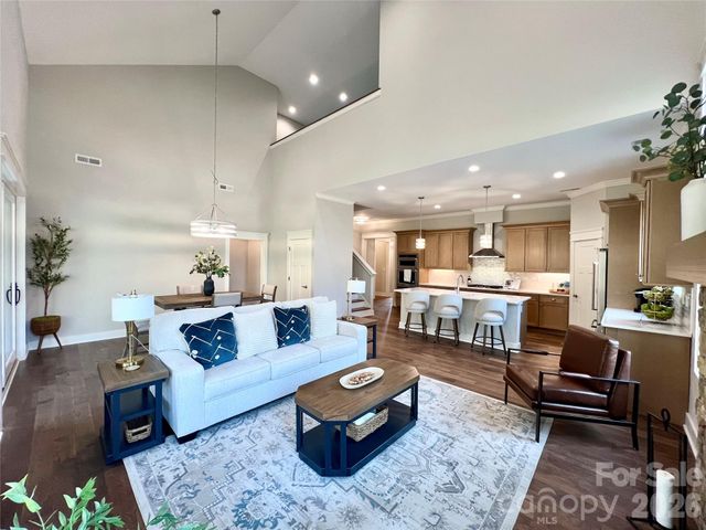 105 Chimney Chase Trail, Hendersonville, NC 28739