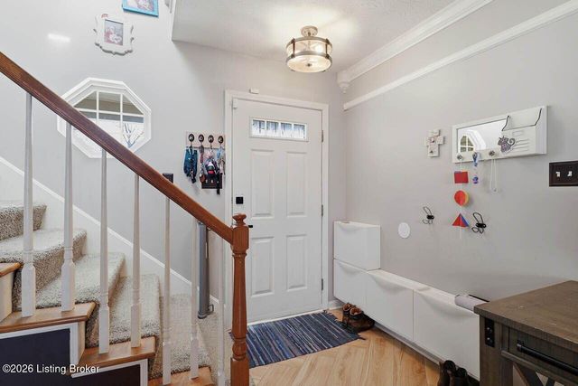 5217 Sand Lake Dr, Louisville, KY 40272