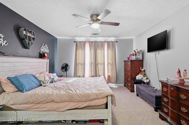 5217 Sand Lake Dr, Louisville, KY 40272