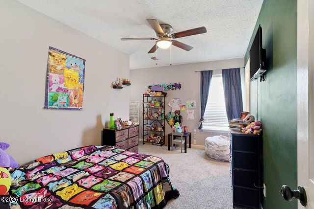 5217 Sand Lake Dr, Louisville, KY 40272