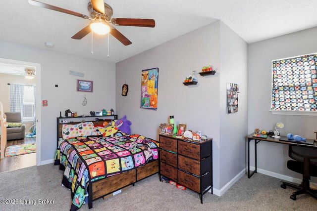 5217 Sand Lake Dr, Louisville, KY 40272