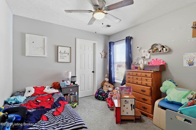 5217 Sand Lake Dr, Louisville, KY 40272