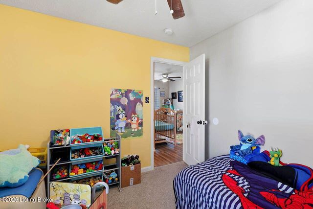 5217 Sand Lake Dr, Louisville, KY 40272