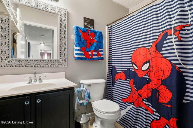 5217 Sand Lake Dr, Louisville, KY 40272