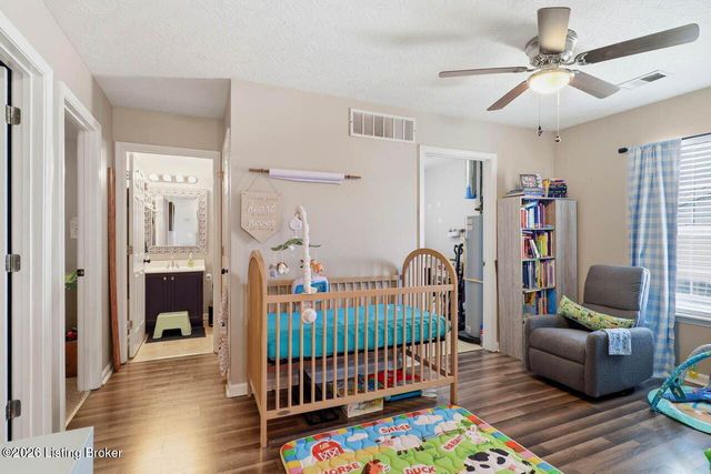 5217 Sand Lake Dr, Louisville, KY 40272