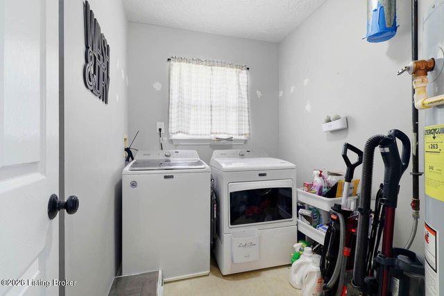 5217 Sand Lake Dr, Louisville, KY 40272