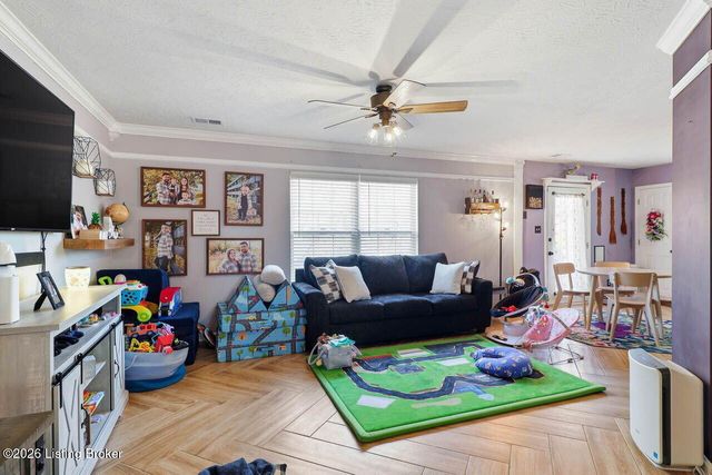 5217 Sand Lake Dr, Louisville, KY 40272