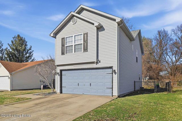 5217 Sand Lake Dr, Louisville, KY 40272