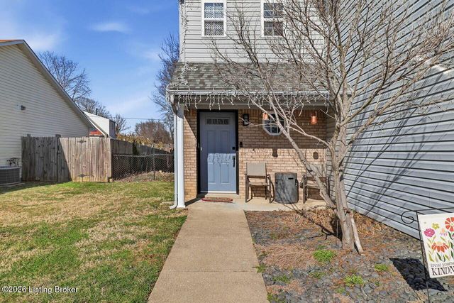 5217 Sand Lake Dr, Louisville, KY 40272