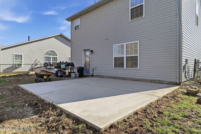 5217 Sand Lake Dr, Louisville, KY 40272