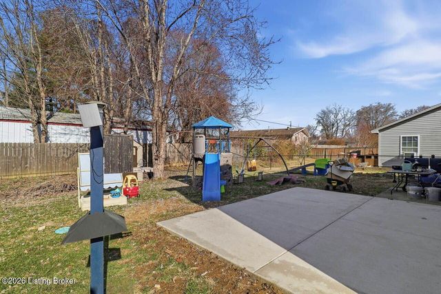 5217 Sand Lake Dr, Louisville, KY 40272