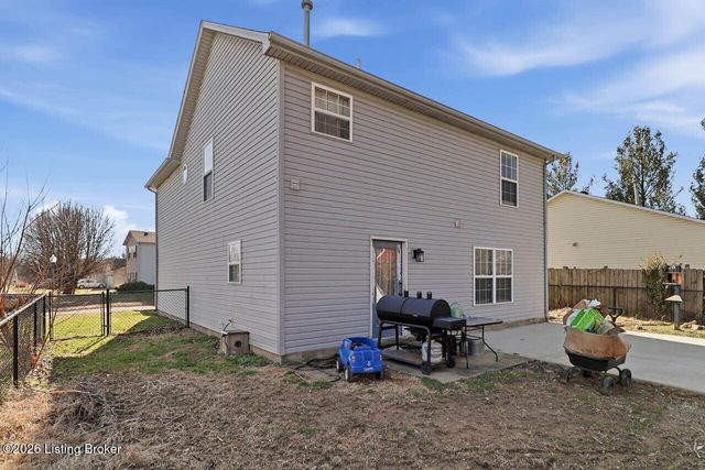 5217 Sand Lake Dr, Louisville, KY 40272