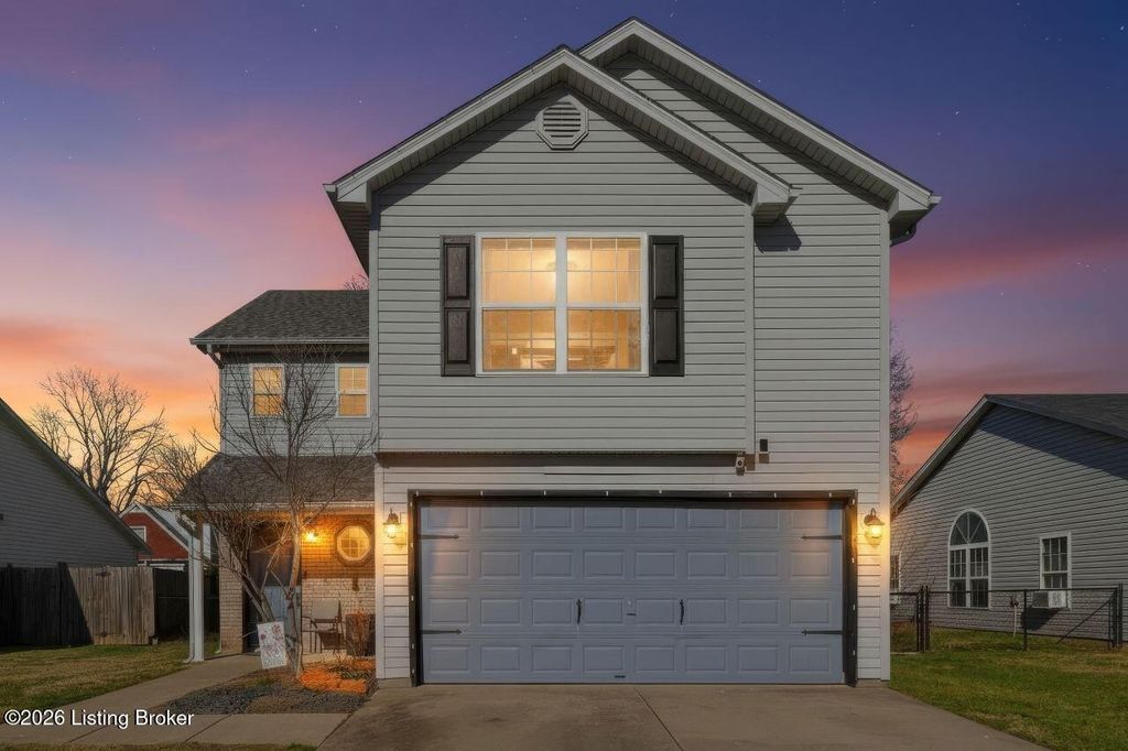 5217 Sand Lake Dr, Louisville, KY 40272