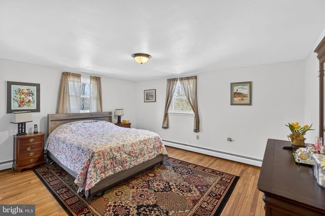 2355 DEEP CREEK RD, Perkiomenville, PA 18074