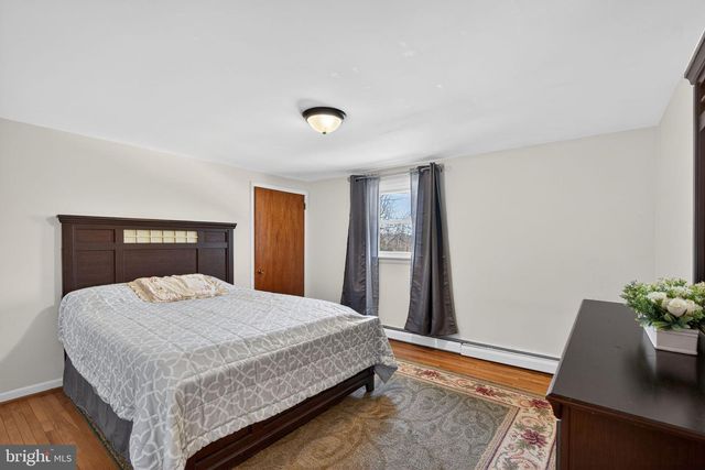 2355 DEEP CREEK RD, Perkiomenville, PA 18074