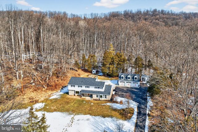 2355 DEEP CREEK RD, Perkiomenville, PA 18074
