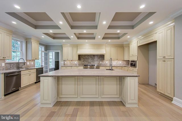 3104 SLEEPY HOLLOW RD, Falls Church, VA 22042