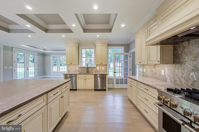 3104 SLEEPY HOLLOW RD, Falls Church, VA 22042