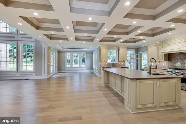 3104 SLEEPY HOLLOW RD, Falls Church, VA 22042